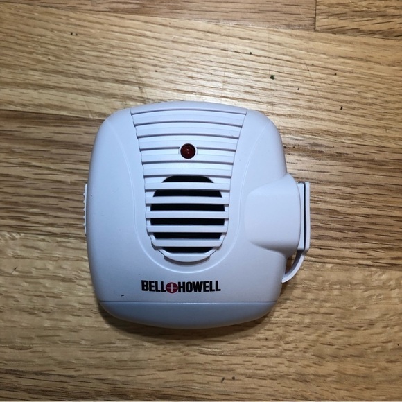 Bell Howell Ultrasonic Pest Repeller White Electric Insect Spider Mouse - Picture 1 of 2